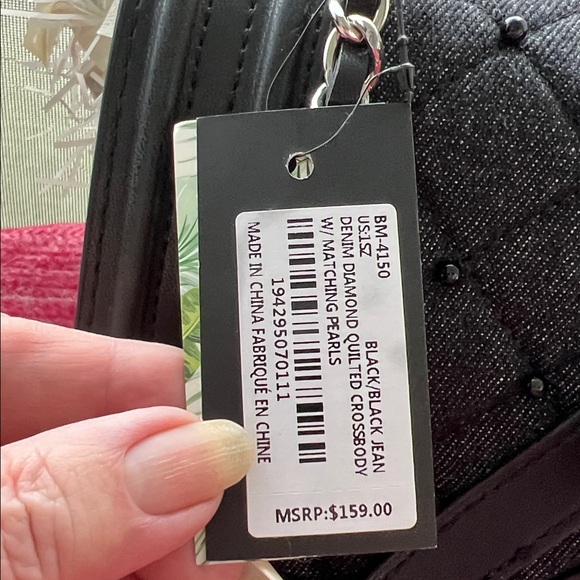 Badgley Mischka NWT Black Quilted Shoulder or crossbody bag - Picture 4 of 13